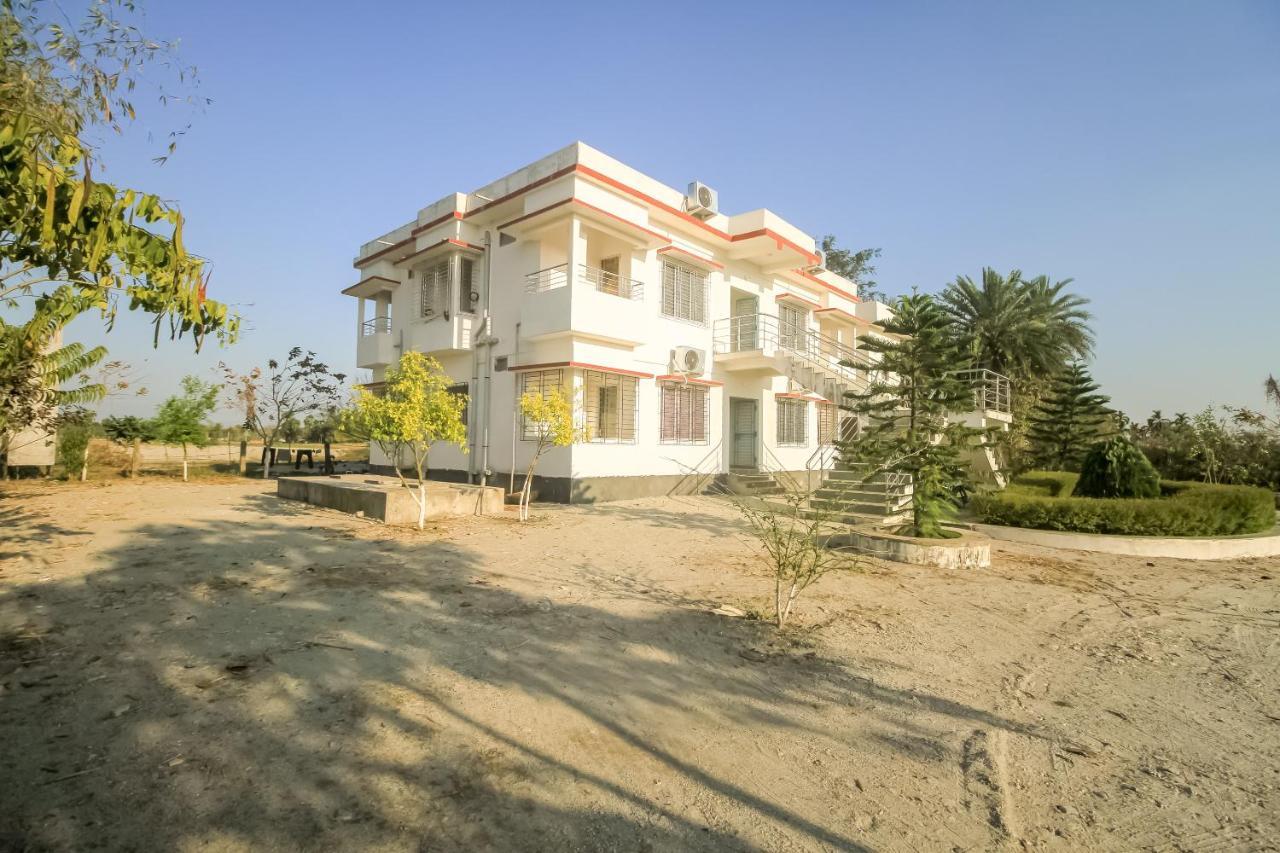 Oyo 69836 Aponjon Resort And Restaurant Shaugaon Εξωτερικό φωτογραφία